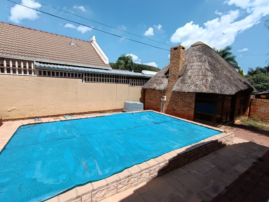 5 Bedroom Property for Sale in Safari Gardens North West